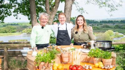 Mit Herz am Herd: Pfannkuchen mit Spargelragout