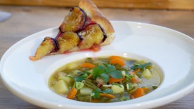 Mit Herz am Herd: Bibbelsches Bohnensuppe mit Zwetschgenkuchen
