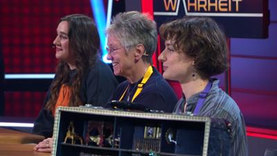 Sag die Wahrheit: Miniatur-Künstlerin und Hyänen-Experte