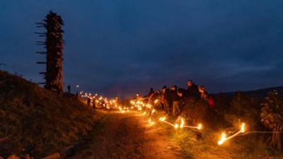 Treffpunkt: Der Zauber von Feuer und Licht: Martinsfeuer, Fackeltanz und Lichterfeste