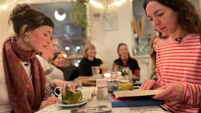 Treffpunkt: Besser zusammen: Kochen, Spielen, Stricken und Lesen in Clubs