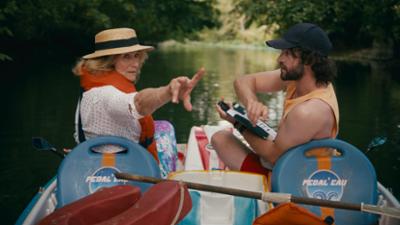 Wasser den Fluss hinunter: Gluthitze: Wasser den Fluss hinunter