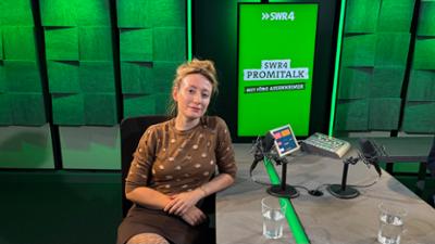 Assenheimers Promitalk: Alina Fritsch: Warum die eigene Mutter ihre Schauspielkarriere verhindern wollte