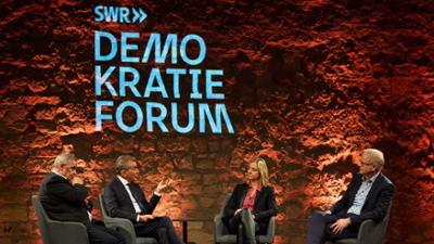 Demokratieforum Hambacher Schloss: SWR Demokratieforum Demokratie und Journalismus - Verantwortung in Zeiten des Wandels SWR Demokratie
