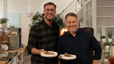 Einfach & köstlich: Zwiebelrostbraten & Sucuk-Pasta: Sören Anders kocht mit Anton Schmaus