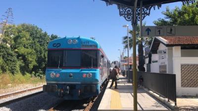 Eisenbahn-Romantik: An der Sandalgarve in Portugal - Blaue Züge, blaues Meer