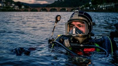Feuer & Flamme: Folge 7: Wasserrettung - Taucher im Einsatz Feuer & Flamme: Folge 7: Wasserrettung - Taucher im Einsatz