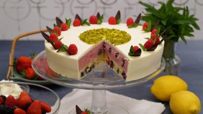 Kaffee oder Tee: Frischkäsetorte mit Beerenmousse