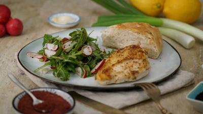 Kaffee oder Tee: Rezepte: Zweierlei vom Hähnchen mit Frühlingssalat