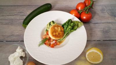 Kaffee oder Tee: Rezepte: Frischkäsetaler mit Zucchini-Tomaten-Salat