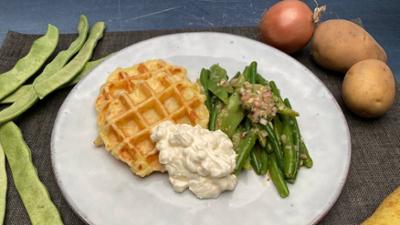 Kaffee oder Tee: Rezept: Kartoffelwaffeln mit Bohnensalat und Birnendip Kaffee oder Tee: Rezept: Kartoffelwaffeln mit Bohnensalat und Birnendip