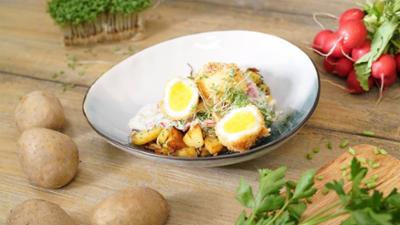 Kaffee oder Tee: Rezepte: Knuspereier mit Kräutersoße und Radieschen-Kresse-Salat