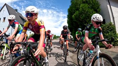 Landesschau Rheinland-Pfalz: Zwölfköpfige Familie im Radfieber