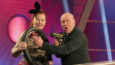 Meister des Alltags: Vertragskündigung, Brautkleider und Katzenbisse