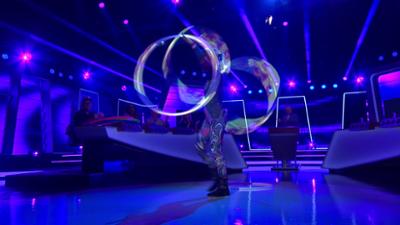 Sag die Wahrheit: Hula-Hoop-Artistin und Pilzkenner