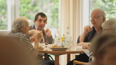 Sehen statt Hören: Senioren · Wie werden wir gut und zufrieden alt?