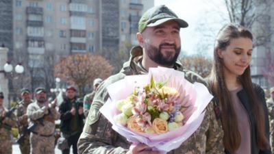 Splitter aus Licht: Weiterleben nach Butscha · Splitter aus Licht