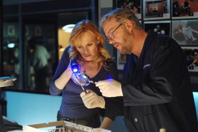 CSI: Den Tätern auf der Spur: Staffel 7, Folge 16: Rückkehr mit Vorwarnung CSI: Den Tätern auf der Spur: Staffel 7, Folge 16: Rückkehr mit Vorwarnung