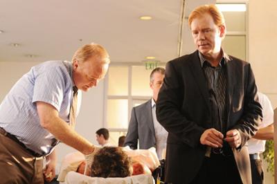 CSI: Miami: Staffel 8, Folge 12: Flammen werfen ihre Schatten
