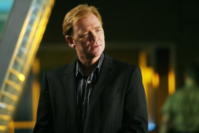 CSI: Miami: Staffel 5, Folge 21: Der Tod lädt ein zum Rosenkrieg
