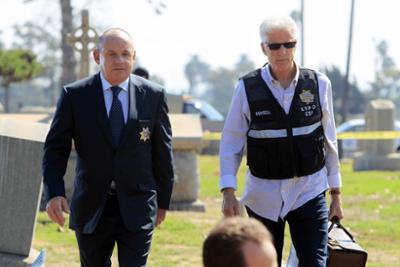 CSI: Vegas: Staffel 13, Folge 7: Warricks Familie