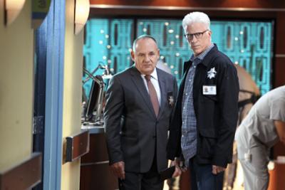 CSI: Vegas: Staffel 14, Folge 3: Heuern und - Feuer