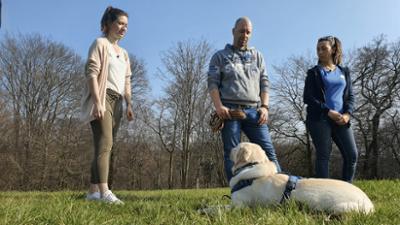 Der Hundeprofi - Rütters Team: Folge 1: Labradorhündin Nala frisst gerne Kothaufen.