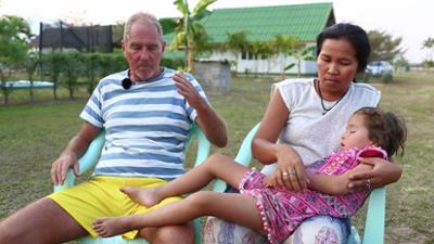 Goodbye Deutschland: Krise in Thailand: Matthias Bück, Xenia Seeberg, Familie Scheffel
