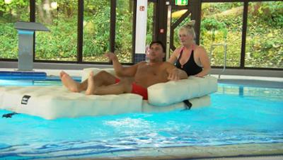 Hot oder Schrott - Die Allestester: Folge 4: Heute u. a.: Roland und Steffi gehen mit ihrem Sofa baden