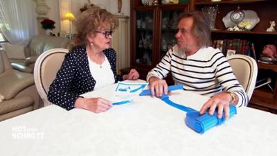 Hot oder Schrott - Die Allestester: Folge 12: Andreas testet in der Badewanne ein Wellnessprodukt