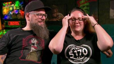 Hot oder Schrott - Die Allestester: Folge 10: Kathrin und Andreas testen ein Anti-Aging Accessoire.