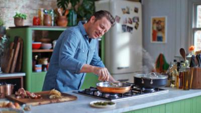 Jamies clevere Küche: Sparen mit Geschmack: Folge 4: Doppelt genießen: Suppe, Burger & Spätzle