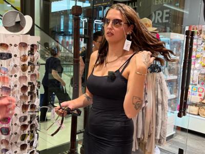Shopping Queen: Folge 137: Tag 1: July, Berlin