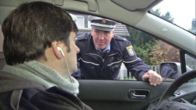Verklag mich doch!: Folge 45: Dein Feind und Helfer