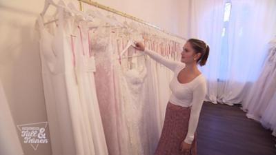 Zwischen Tüll und Tränen: Folge 22: "Praktisches" Brautkleid gesucht