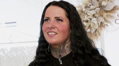 Zwischen Tüll und Tränen: Folge 101: Premiere in Weiß