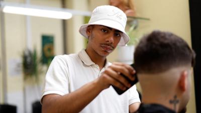 Back to the System - Vier Jugendliche lernen arbeiten: Back to the System · Vier Jugendliche lernen arbeiten