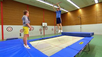 Die Maus wird 50: Wie funktioniert ein Salto? Die Maus wird 50: Wie funktioniert ein Salto?