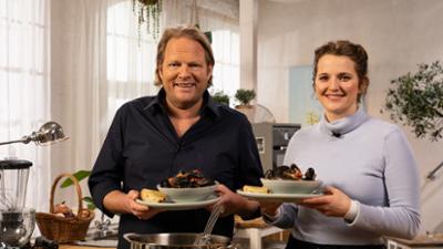 Einfach & köstlich: Eier in Senfsoße & Miesmuscheln: Björn Freitag kocht mit Luisa Jordan Einfach & köstlich: Eier in Senfsoße & Miesmuscheln: Björn Freitag kocht mit Luisa Jordan