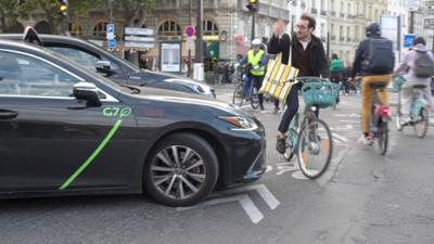 Fahrrad gegen Auto in Paris: Re: Fahrrad gegen Auto in Paris