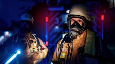 Feuer & Flamme: Folge 7: Wohnungsbrand: Fluchtweg blockiert