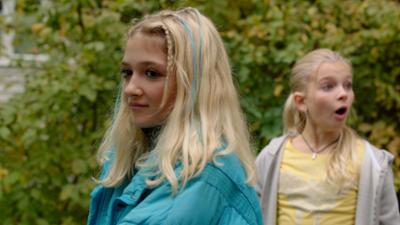 Glow: Banana Split! (S01/E02)