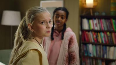 GLOW: Sich verändern  (S01/E08)