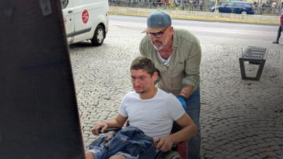 Hitzehölle Straße - Doc Esser rettet Obdachlose: Hitzehölle Straße · Doc Esser rettet Obdachlose