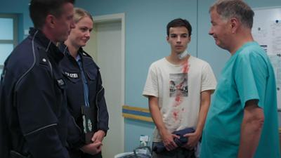 In aller Freundschaft: Folge 832: Freund und Helfer (S21/E37)