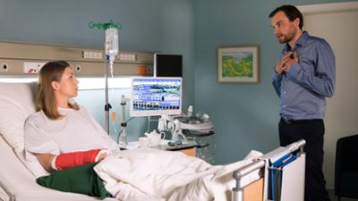 In aller Freundschaft: Folge 910: Wenn Liebe wehtut (S23/E31)