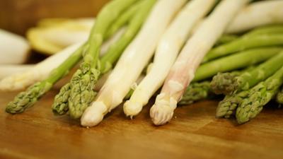 Kochen mit Martina und Moritz: Pfiffige Spargelgerichte