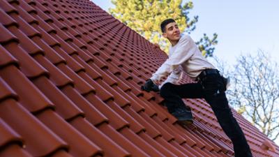 Passt, wackelt und hat Luft: Folge 3: Sicherer Halt gesucht - Simeon deckt das Dach