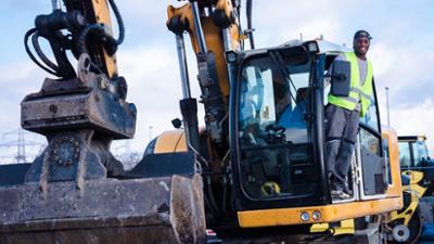 Passt, wackelt und hat Luft: Folge 4: Baugeräteführer-Azubi Kevin lernt Baggerfahren