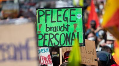 phoenix vor ort: Pflegerat: "Uns fehlen in Deutschland über 200.000 Stellen"